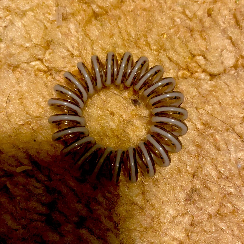 Hair tie